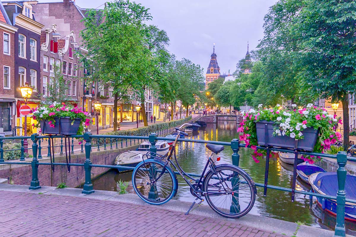 Países Bajos con Suiza y Austria