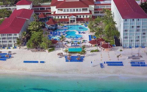 Hotel Breezes Bahamas Resort