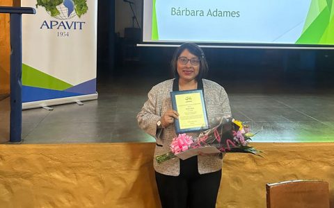 Reconocimiento a Bárbara Adames por APAVIT
