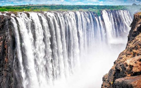 De los Rieles a las Cataratas y el Encanto del Chobe