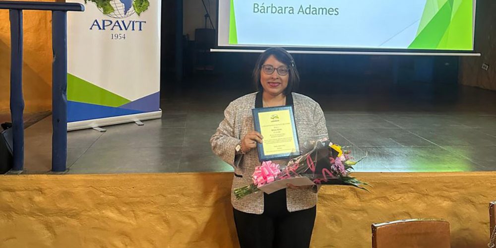 Reconocimiento a Bárbara Adames por APAVIT